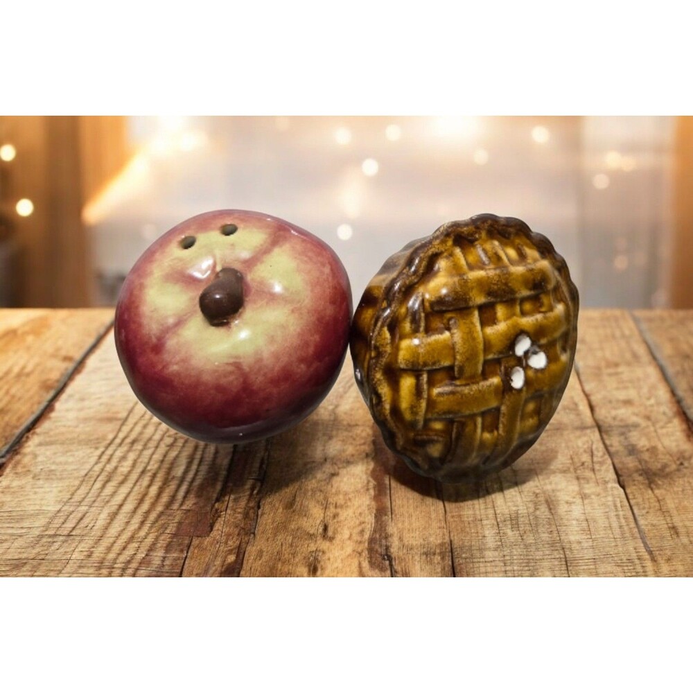 Cracker Barrel Apple And Apple Pie Salt & Pepper Shaker Set Collectible  NEW